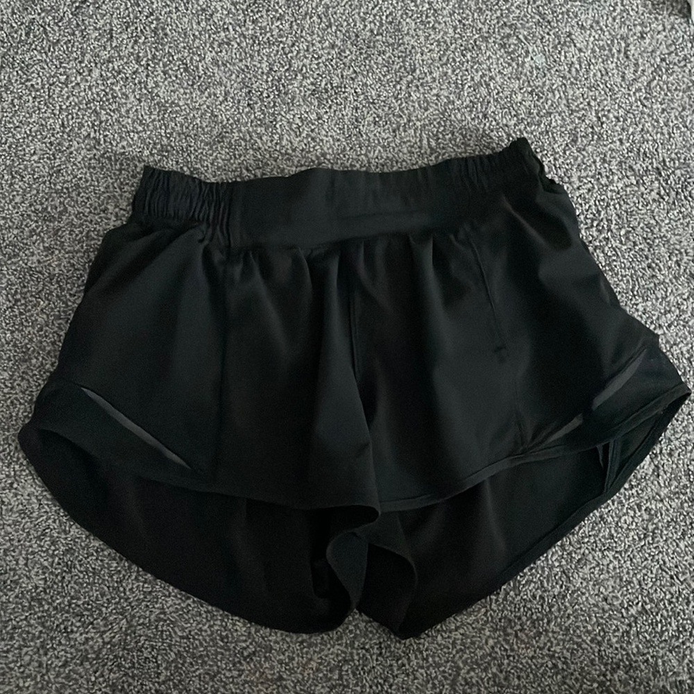 Lululemon Low-Rise Hotty Hots 2.5 inches | Size 4 | Black